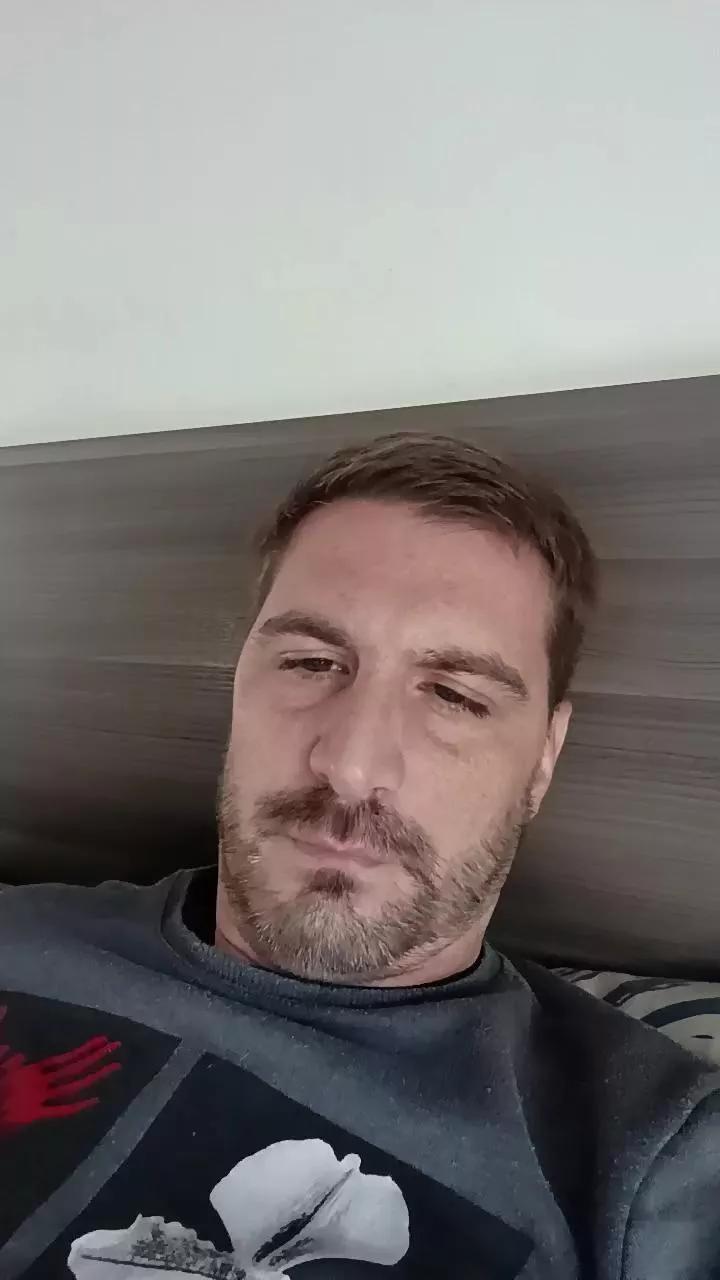 Elvillero85 on Cam4 