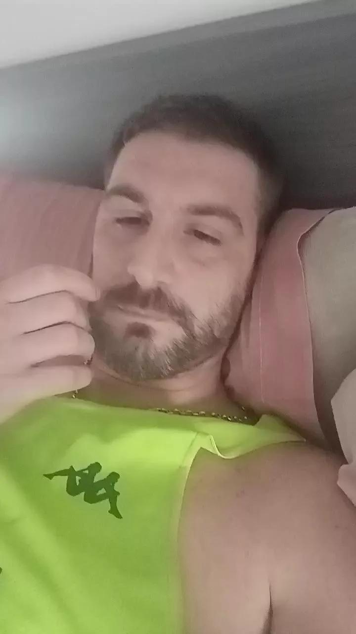 Elvillero85 on Cam4 