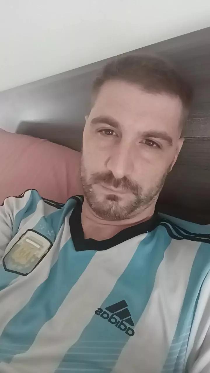 Elvillero85 on Cam4 