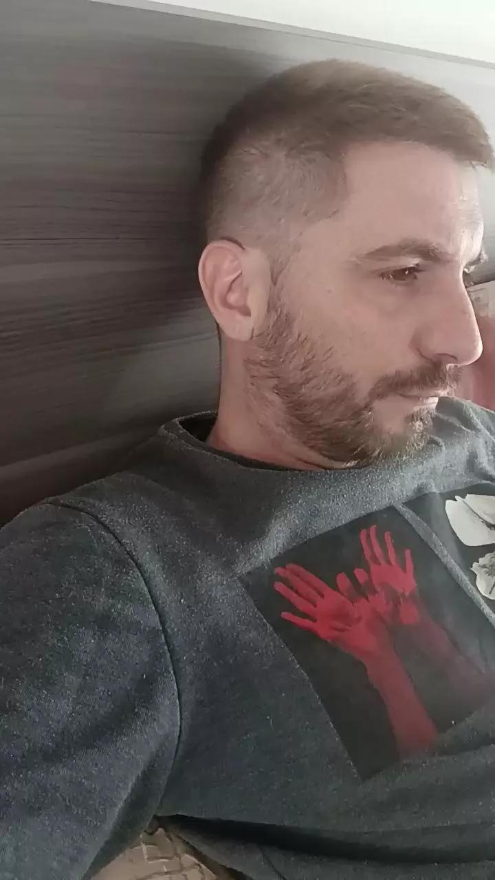 Elvillero85 on Cam4 
