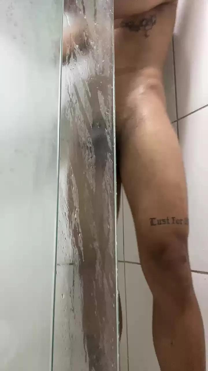 elvisnaomorreu on Cam4 