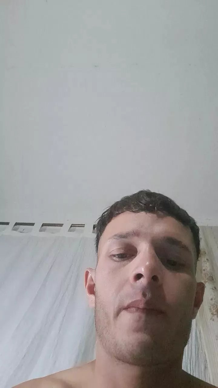 Offline Emaa21c on Cam4