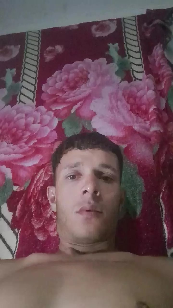 Offline Emaa21c on Cam4