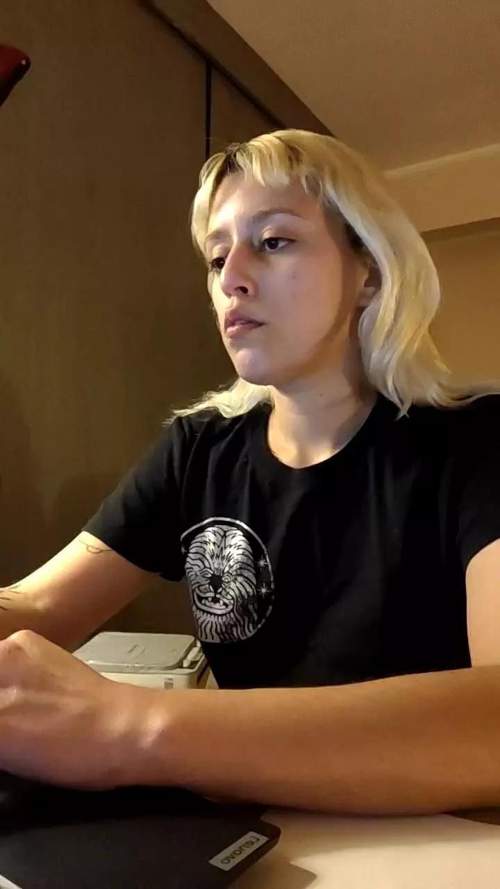 emi_laura on Cam4 