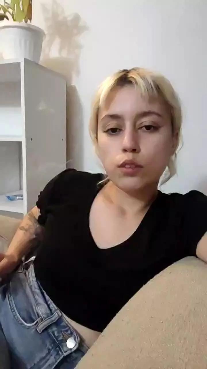 emi_laura on Cam4 