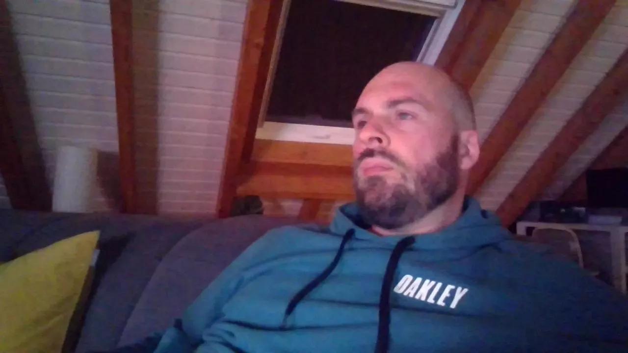 eshot2punkt0 on Cam4 