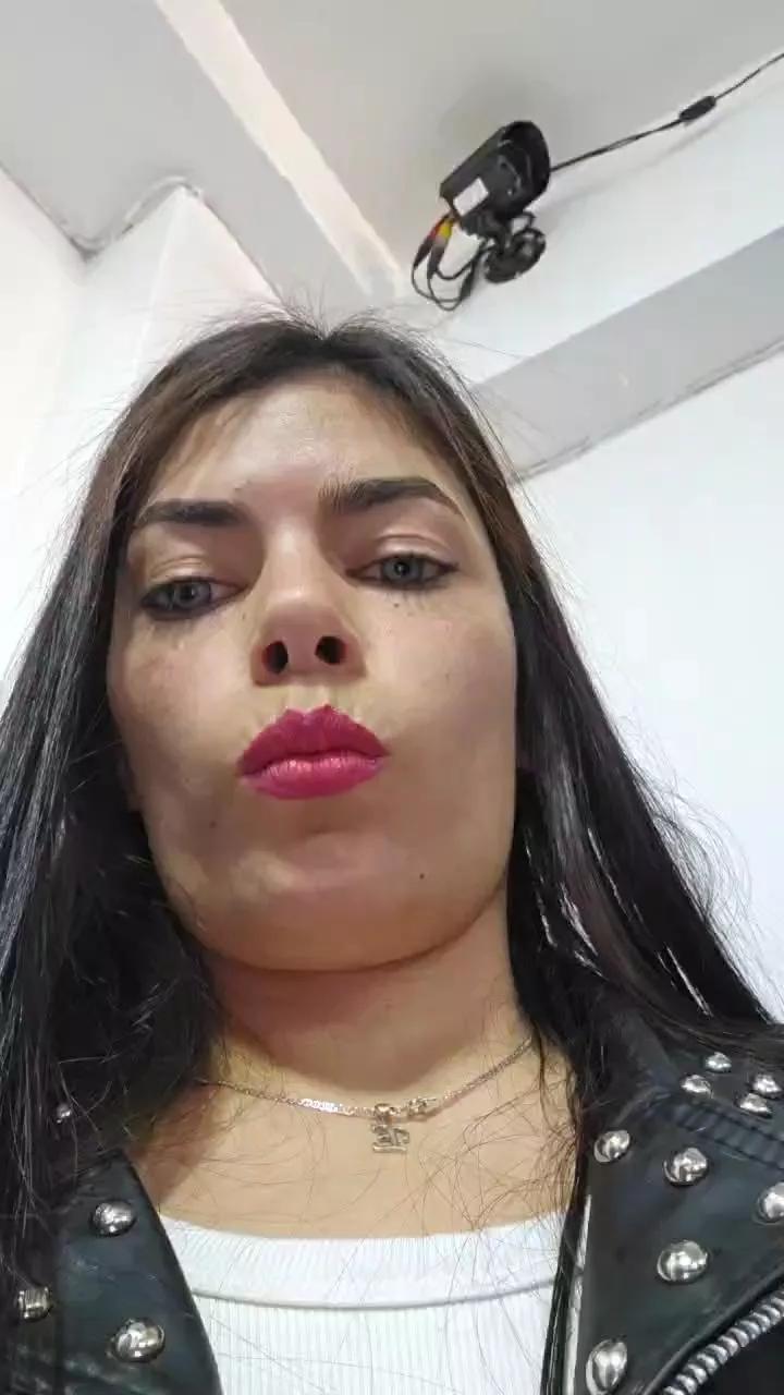 Estefanii_R on Cam4 