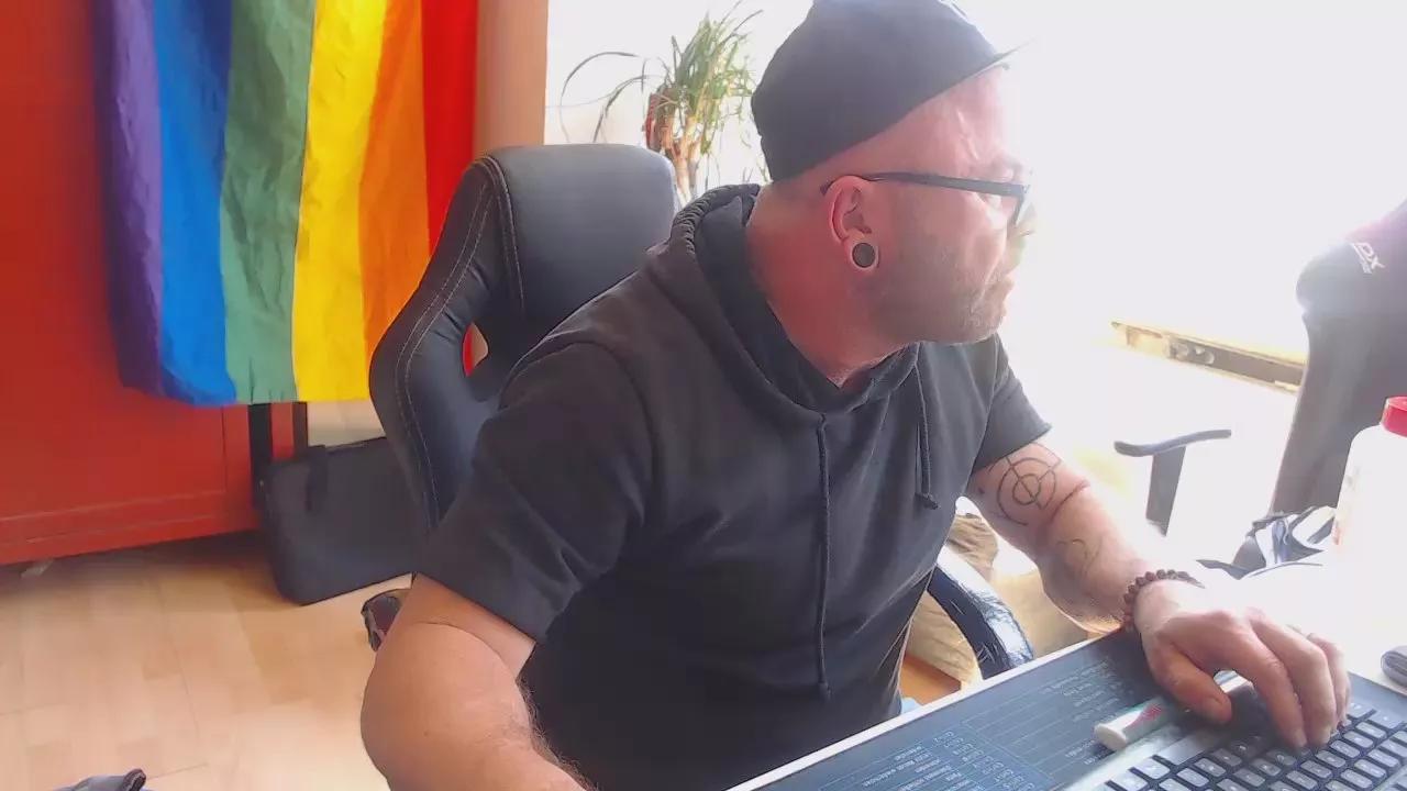 falkore_fun3 on Cam4 