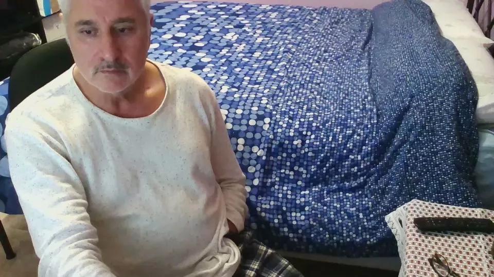 floket on Cam4 