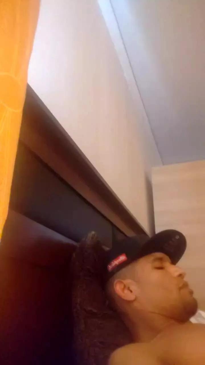 Francopolo23xxl on Cam4 
