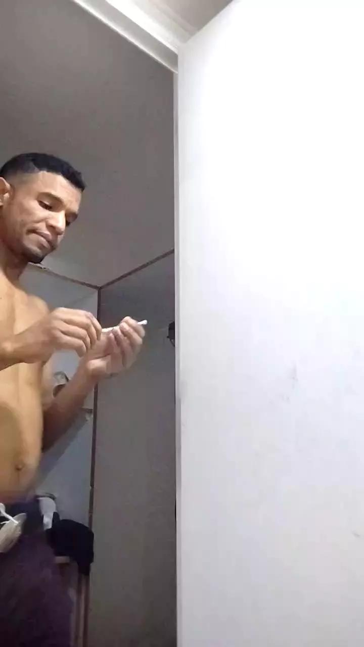 Francopolo23xxl on Cam4 