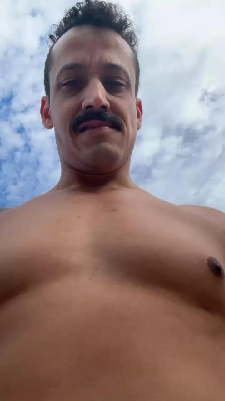 GATOXXLBR on Cam4 