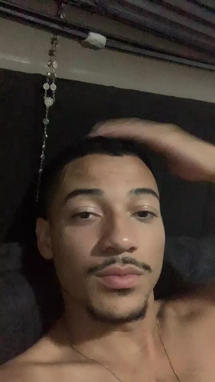 Gustavoalves22 on Cam4 