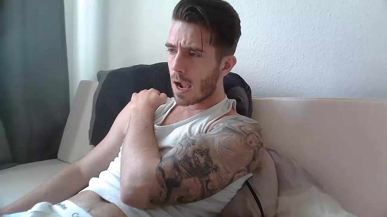 GuyFromNextDoor on Cam4 
