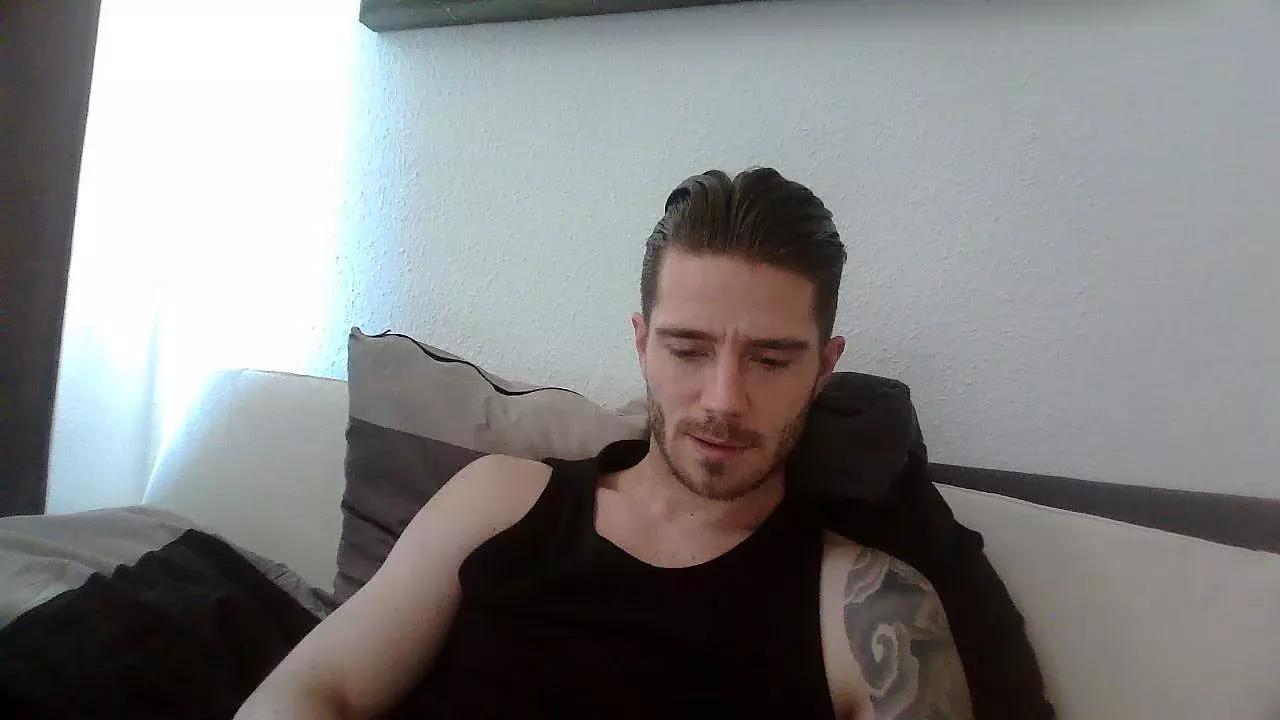 GuyFromNextDoor on Cam4 