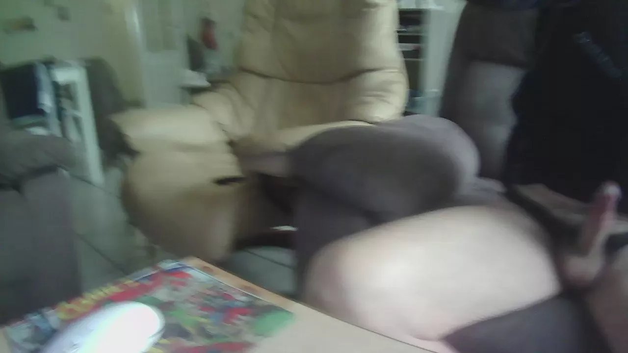 Offline HAIRYCHIENNE on Cam4