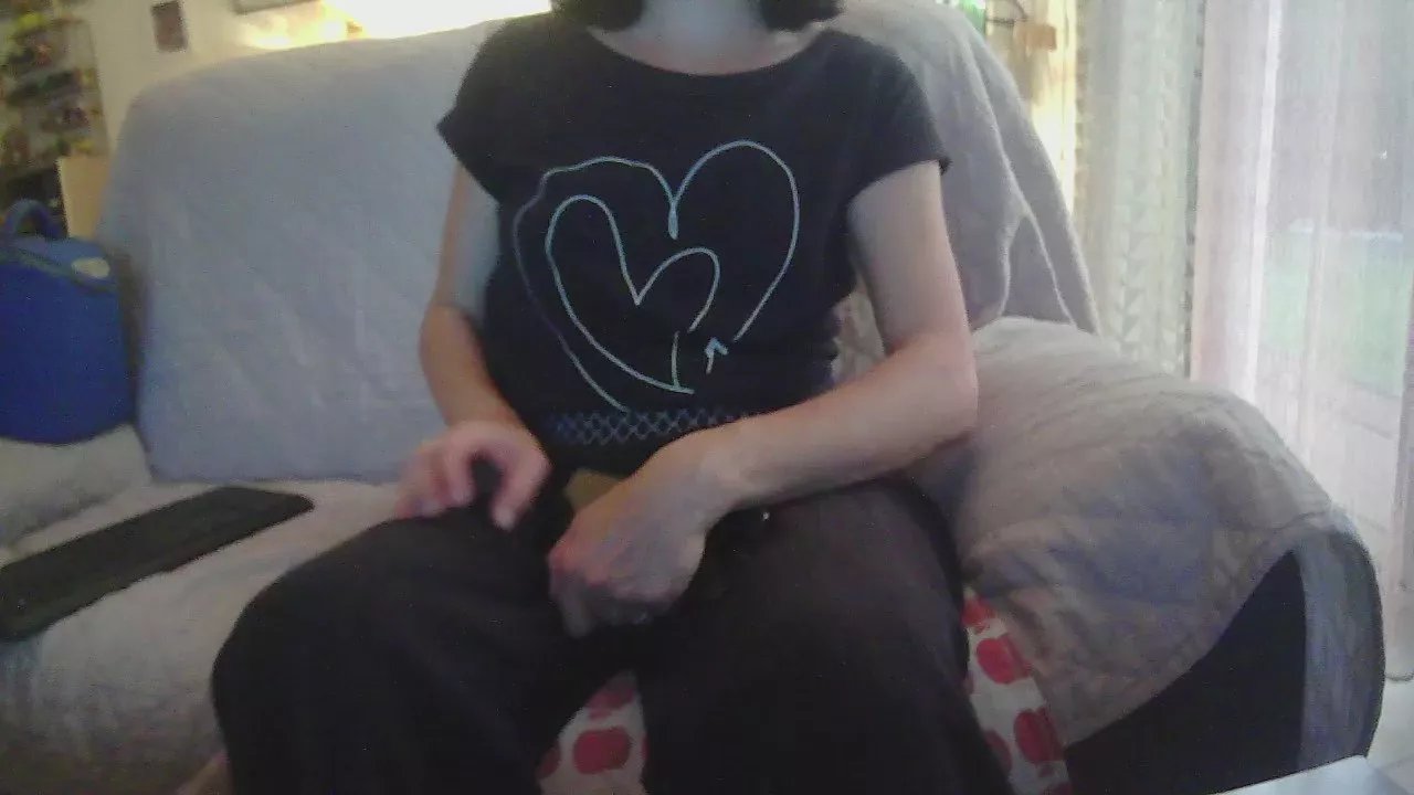 Offline HAIRYCHIENNE on Cam4