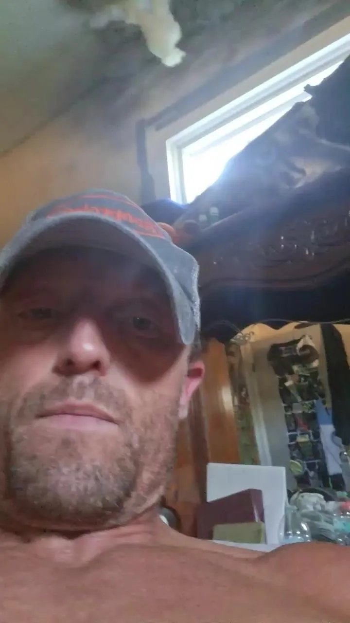 Offline HardDnTightP on Cam4