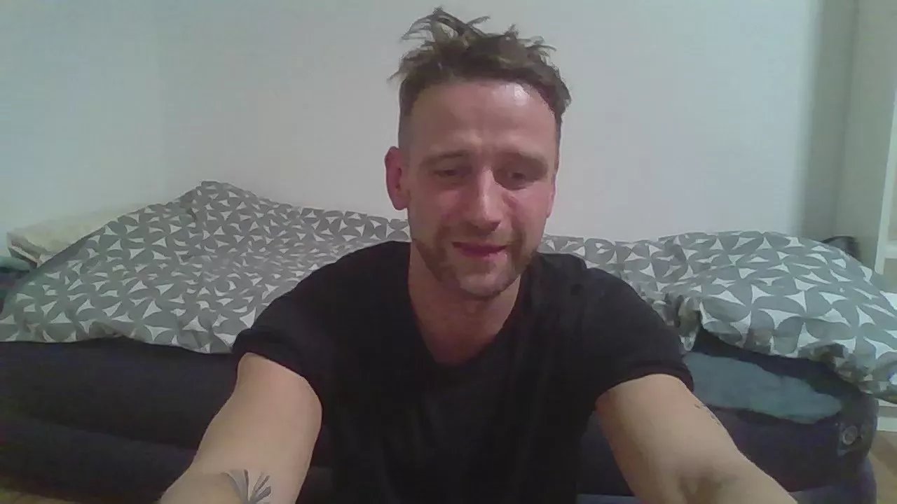 Offline hartdickleon on Cam4