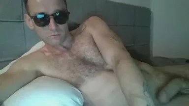 Offline hartdickleon on Cam4