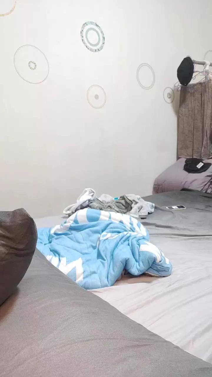 Hifunboy69 on Cam4 