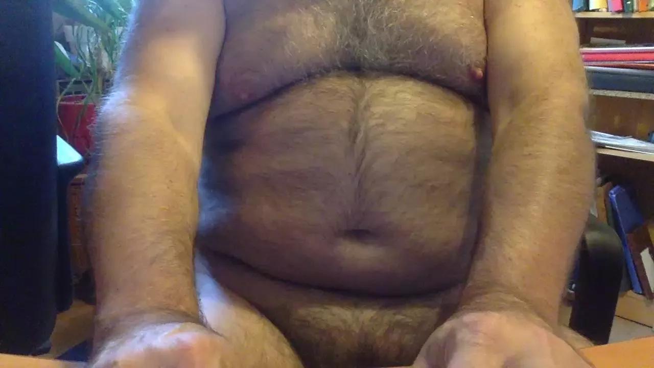 hotbearhot on Cam4 