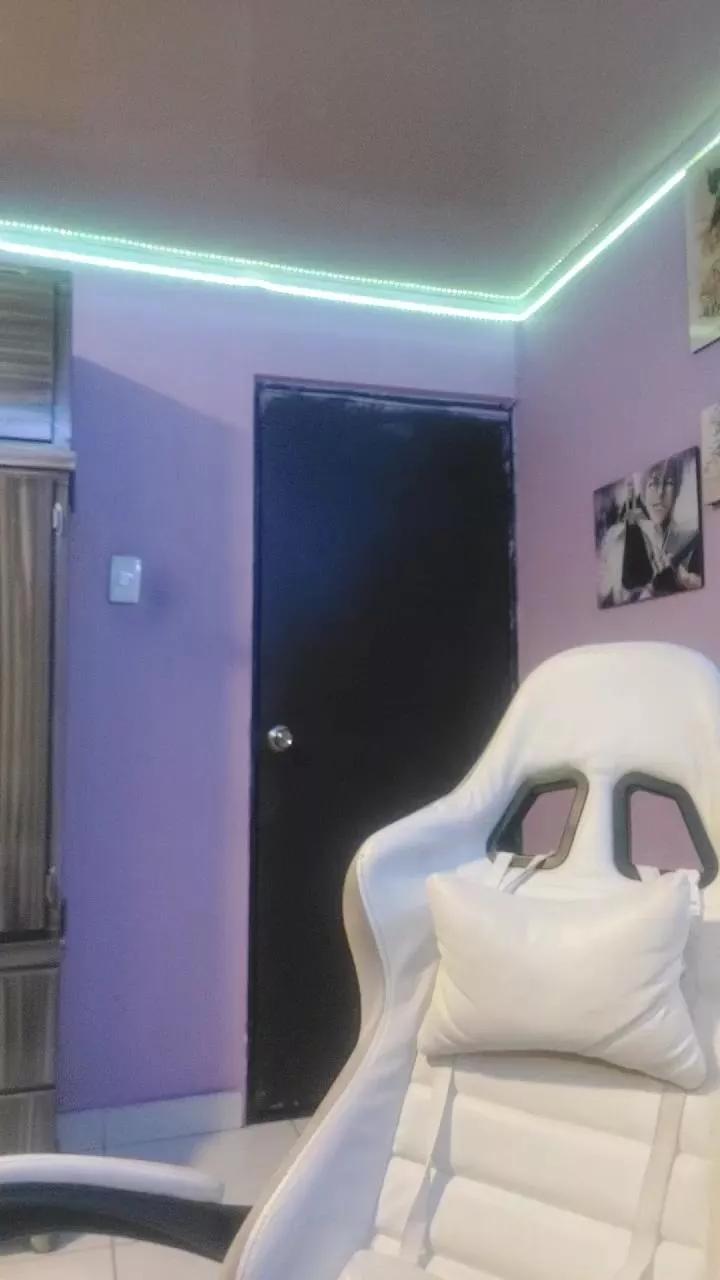 ilonka_Ui on Cam4 
