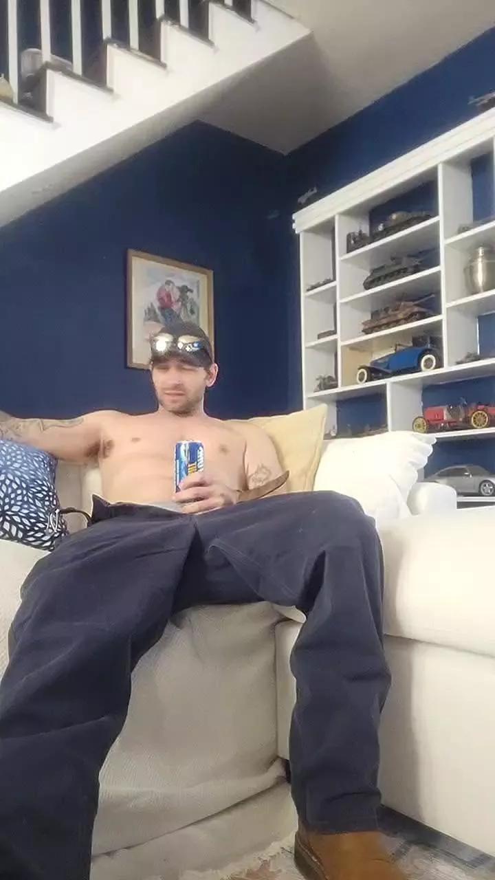 Itzmeebaby on Cam4 