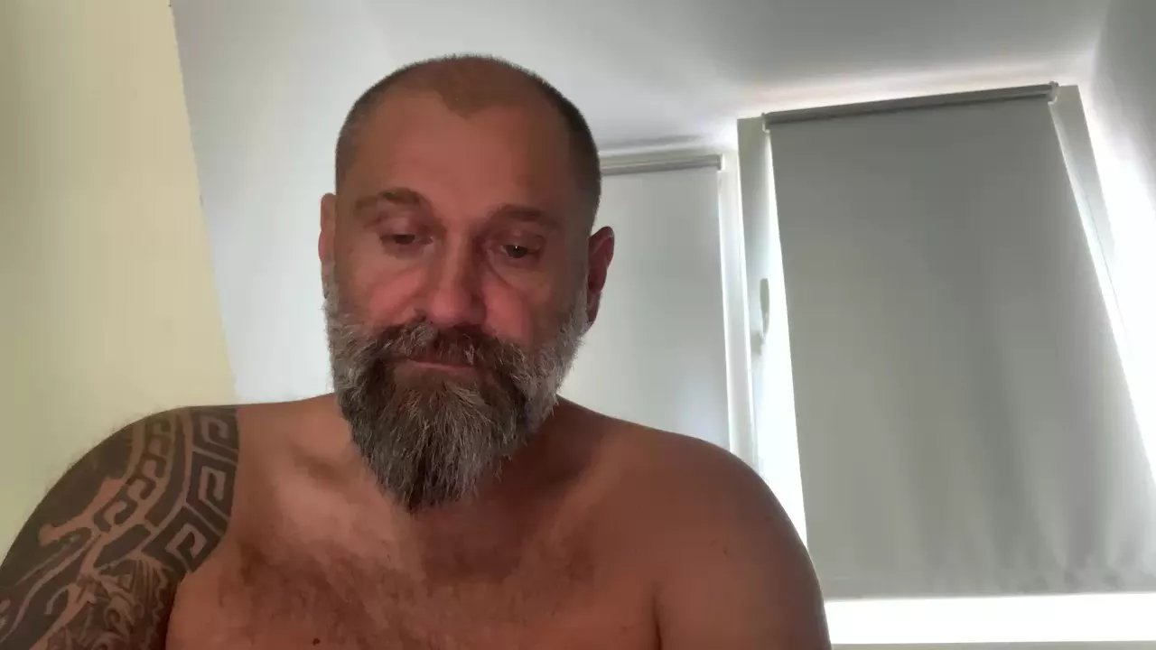 Offline jonny247 on Cam4