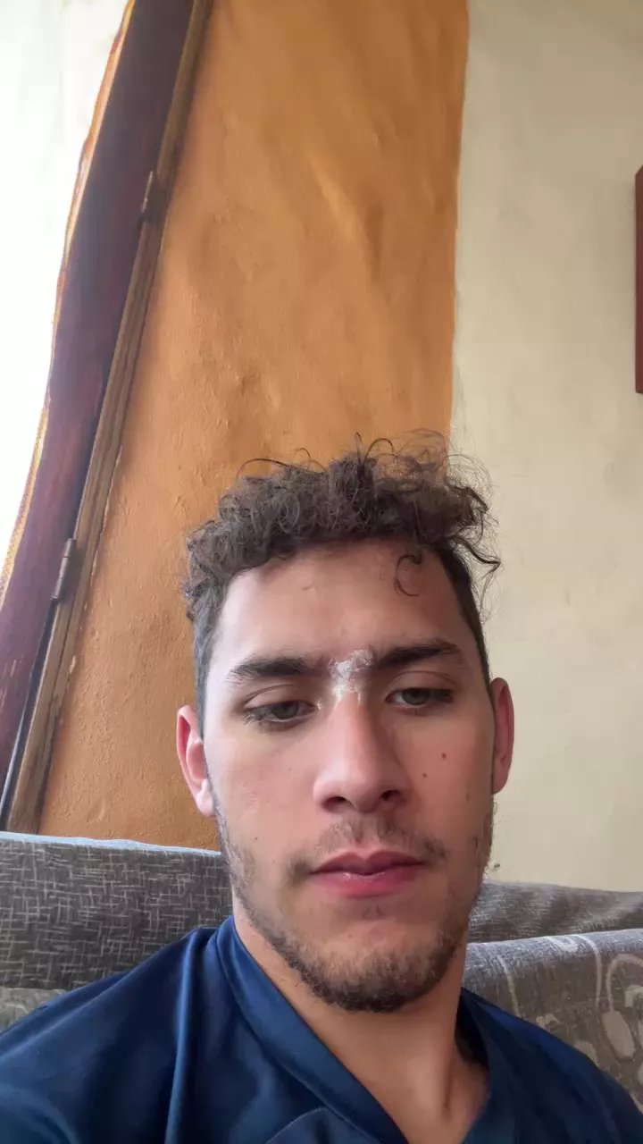 Offline jorgeeeeeeeeee on Cam4