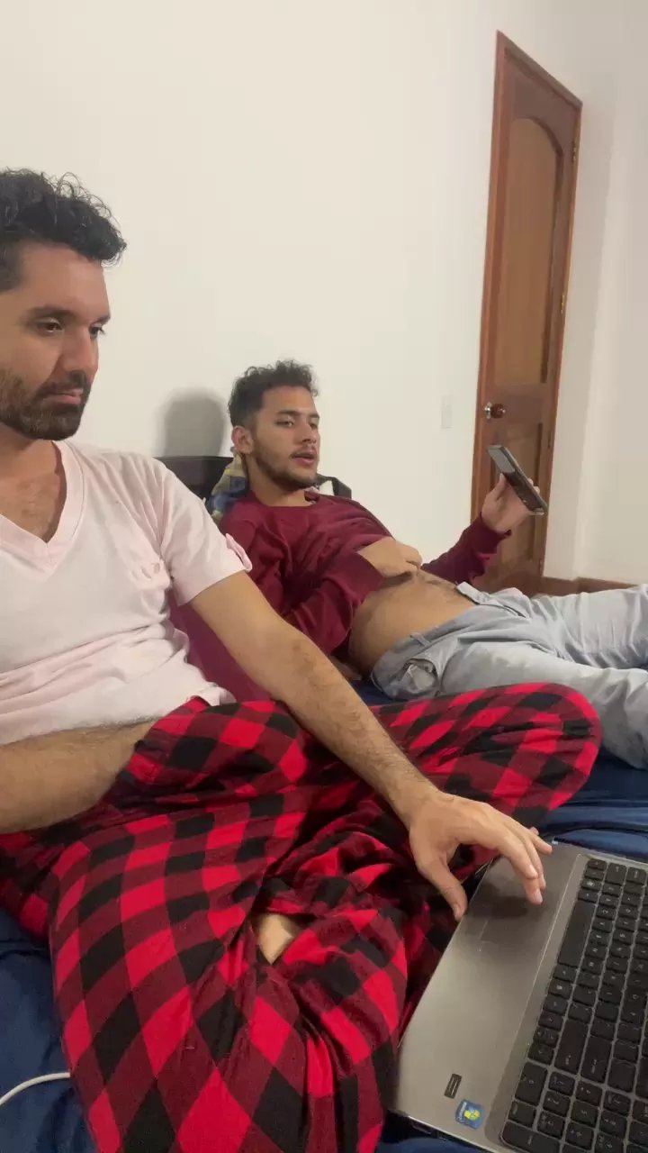 Offline jorgeeeeeeeeee on Cam4