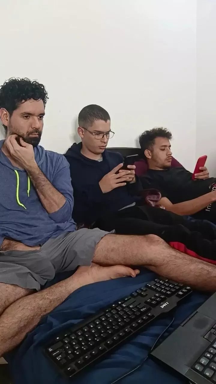 Offline jorgeeeeeeeeee on Cam4