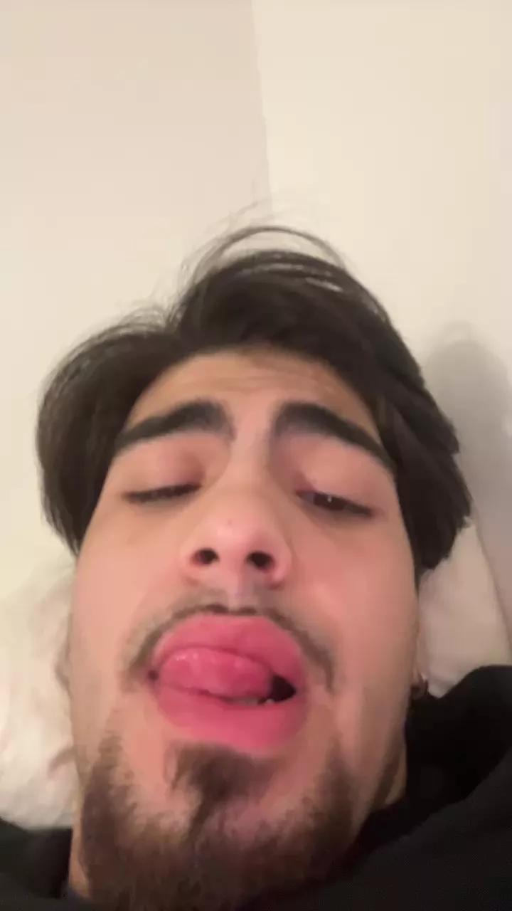 Jovencitobcn21 on Cam4 