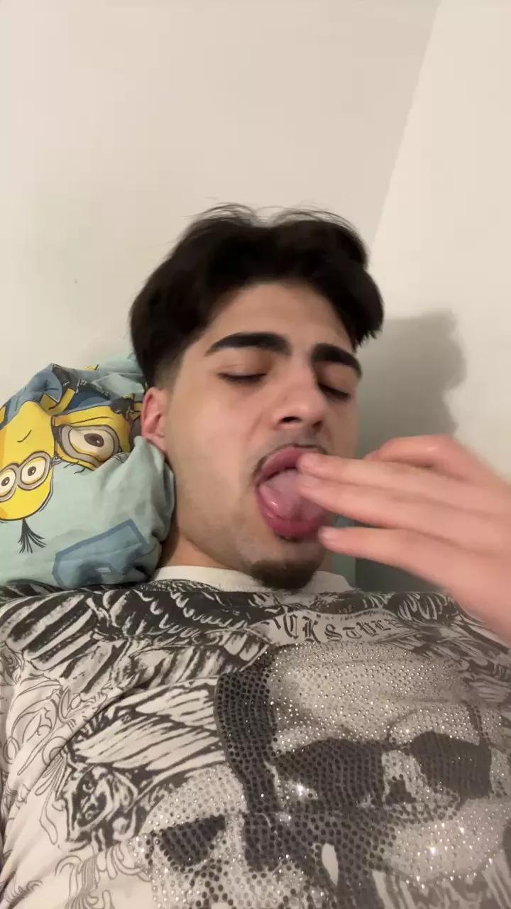 Jovencitobcn21 on Cam4 