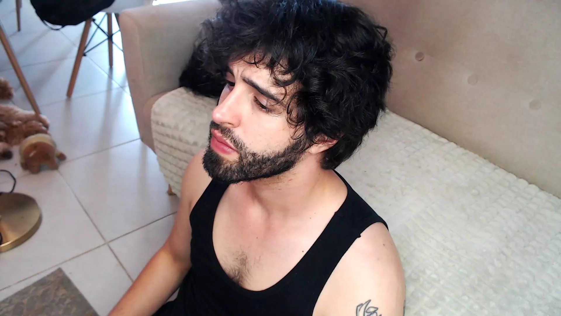 Offline juanrizzo on Cam4