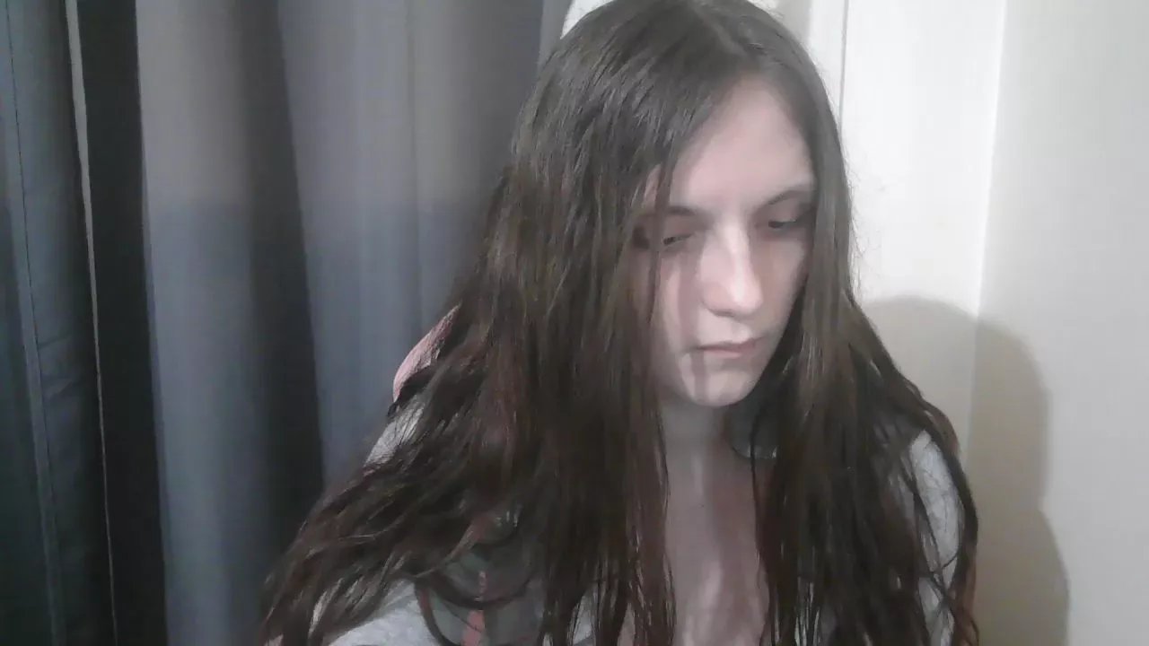 Offline julia14000 on Cam4