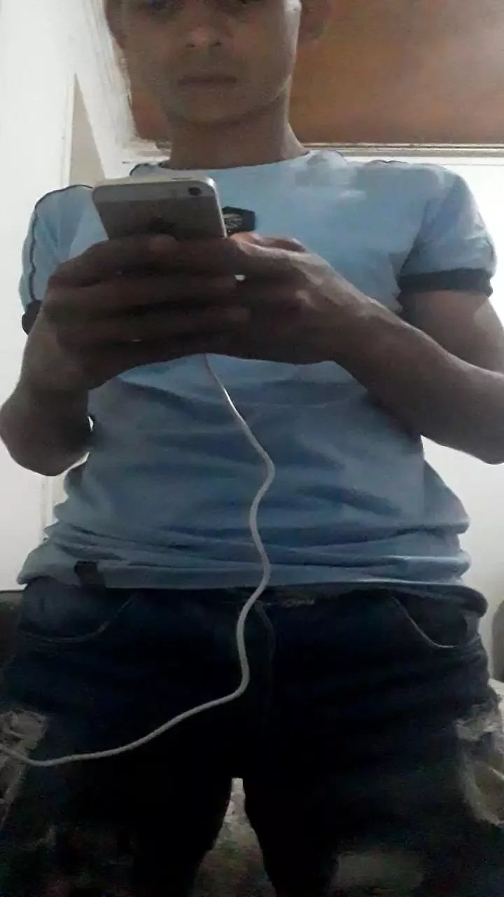 Offline Julioassis on Cam4