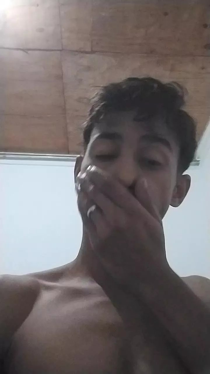 Offline Julioassis on Cam4