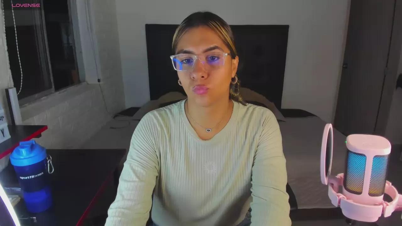 KAMILASALAZAR on Cam4 
