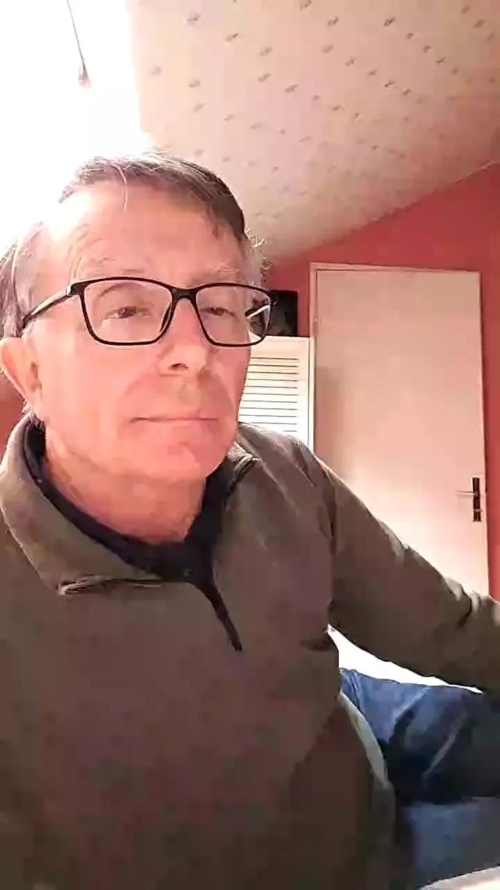 Keeviinhot on Cam4 