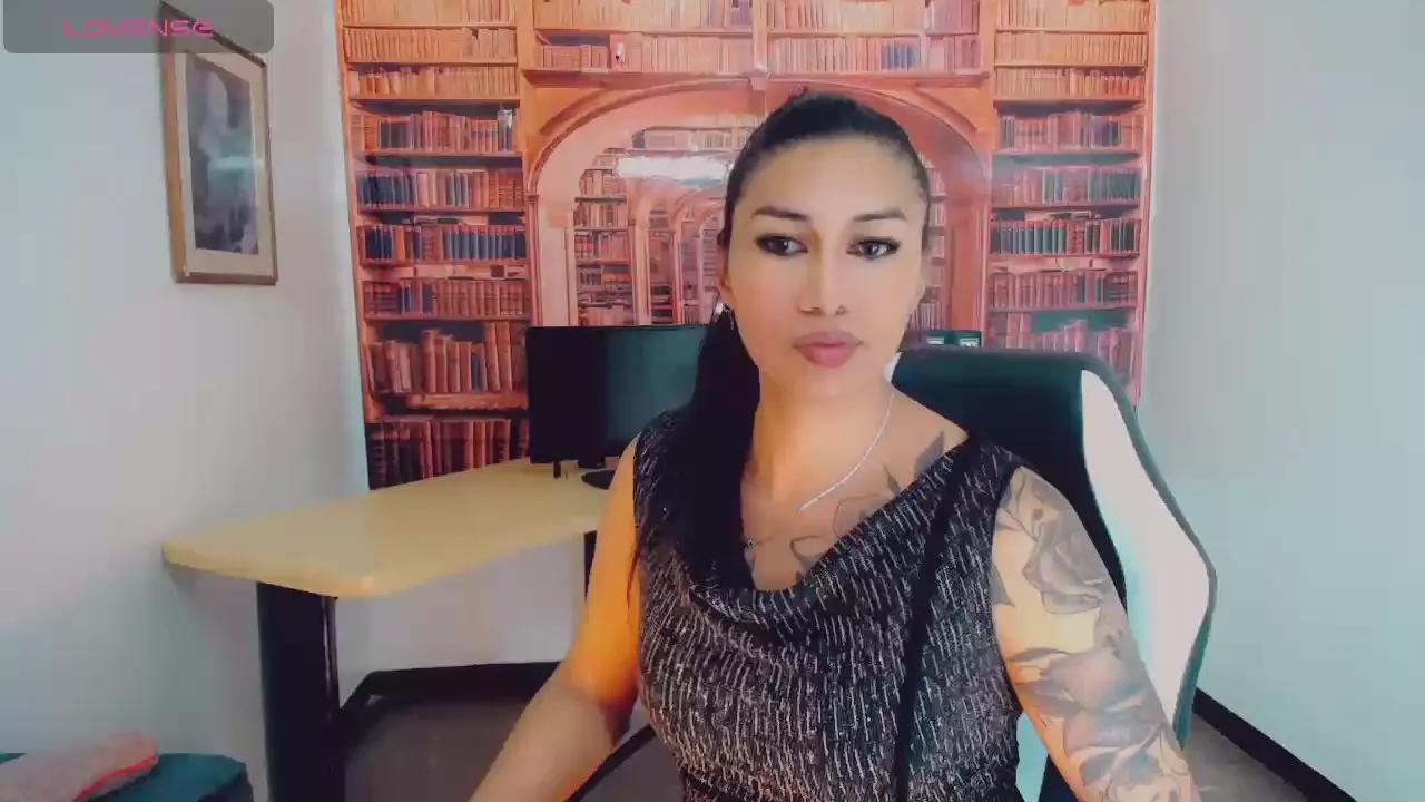 khiara_moretti on Cam4 