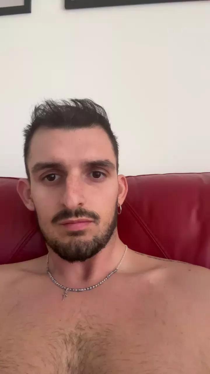 Kingg6969 on Cam4 