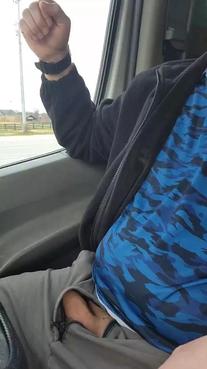 Kleindude on Cam4 