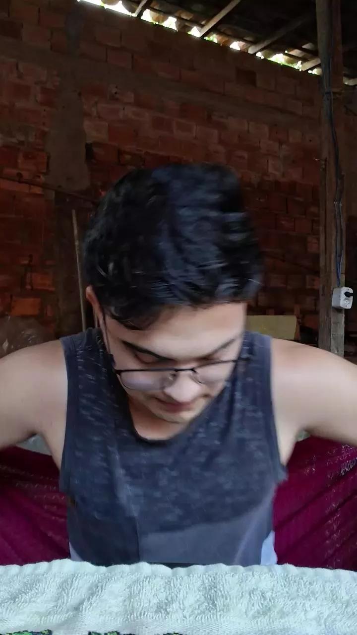 kuro37 on Cam4 