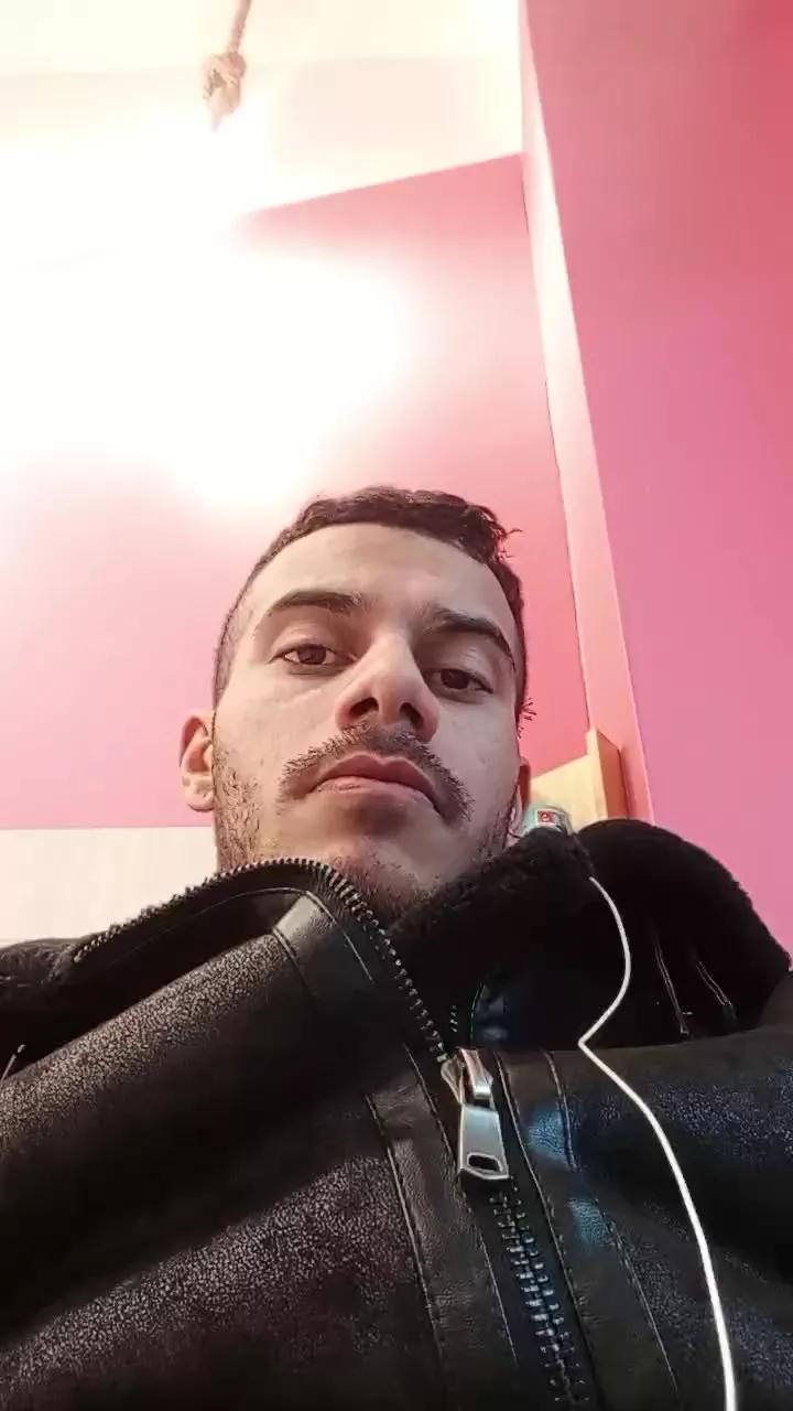 latinbull_hot on Cam4 