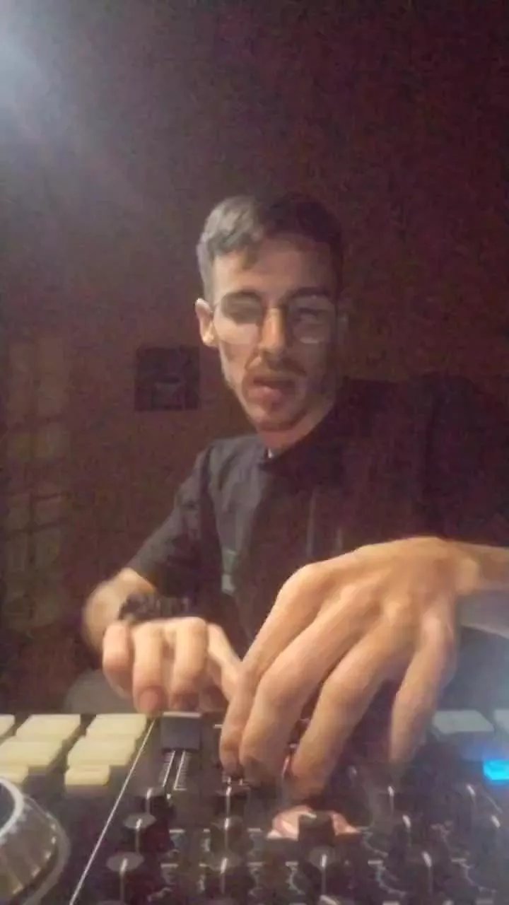 Offline leandrogallo on Cam4