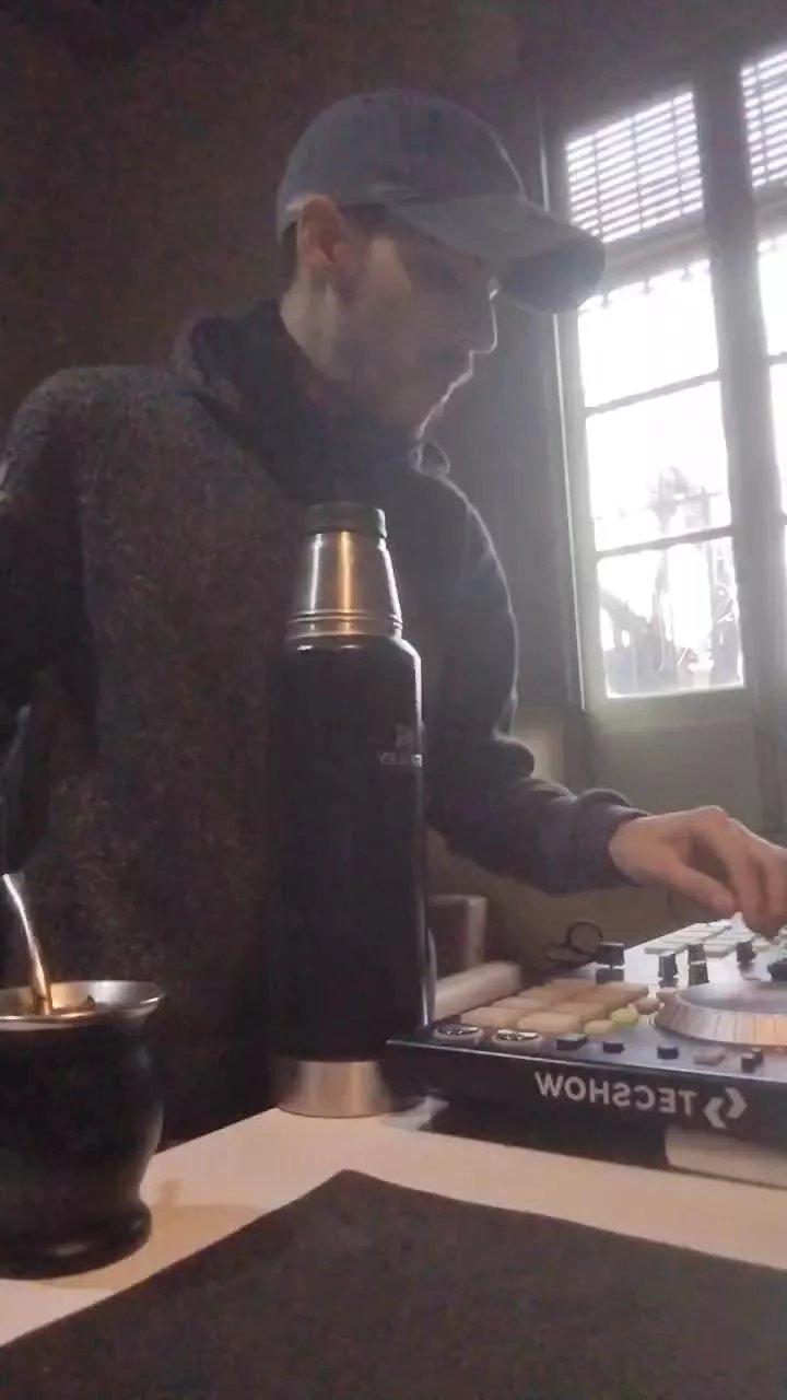 Offline leandrogallo on Cam4