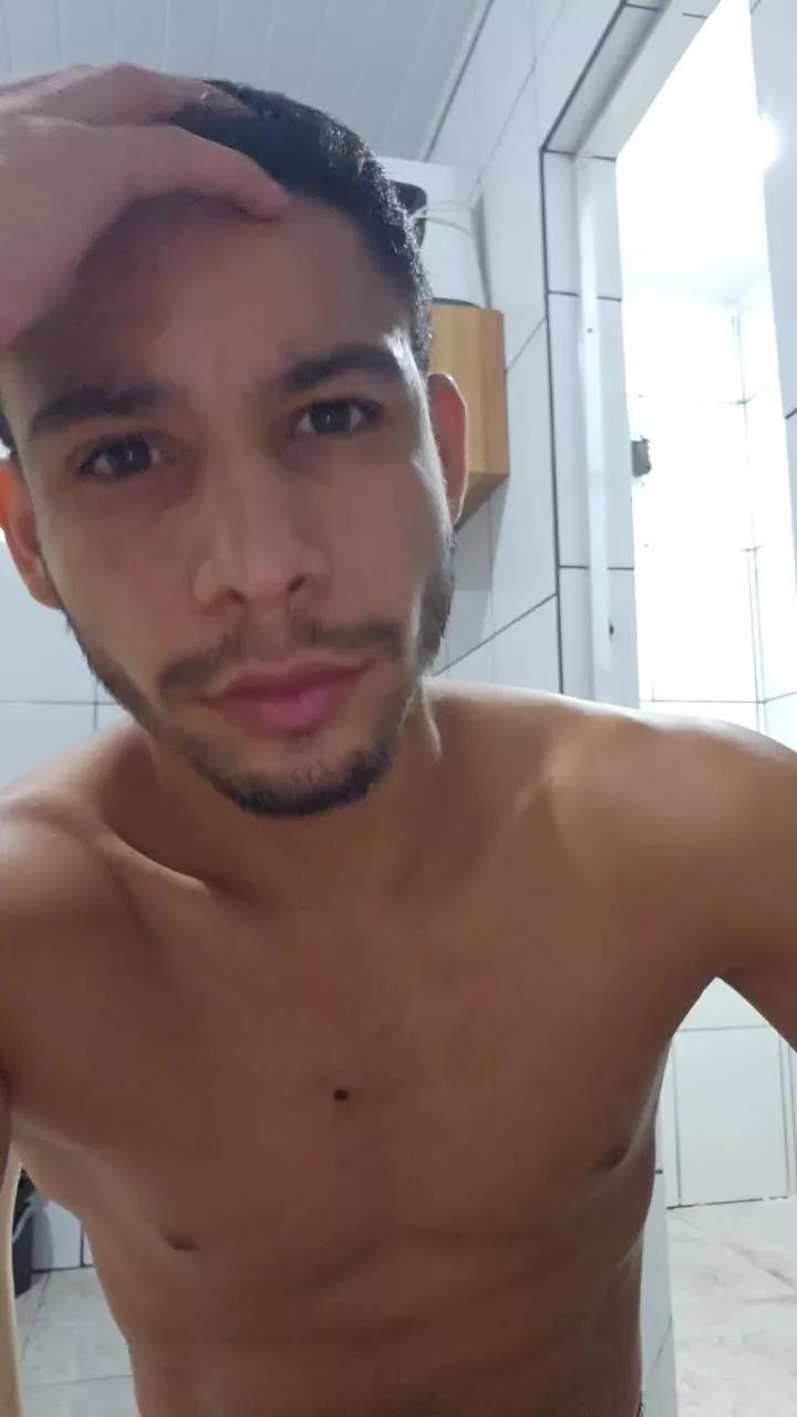 Lewis_castroo on Cam4 