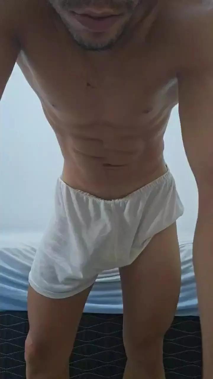Lewis_castroo on Cam4 