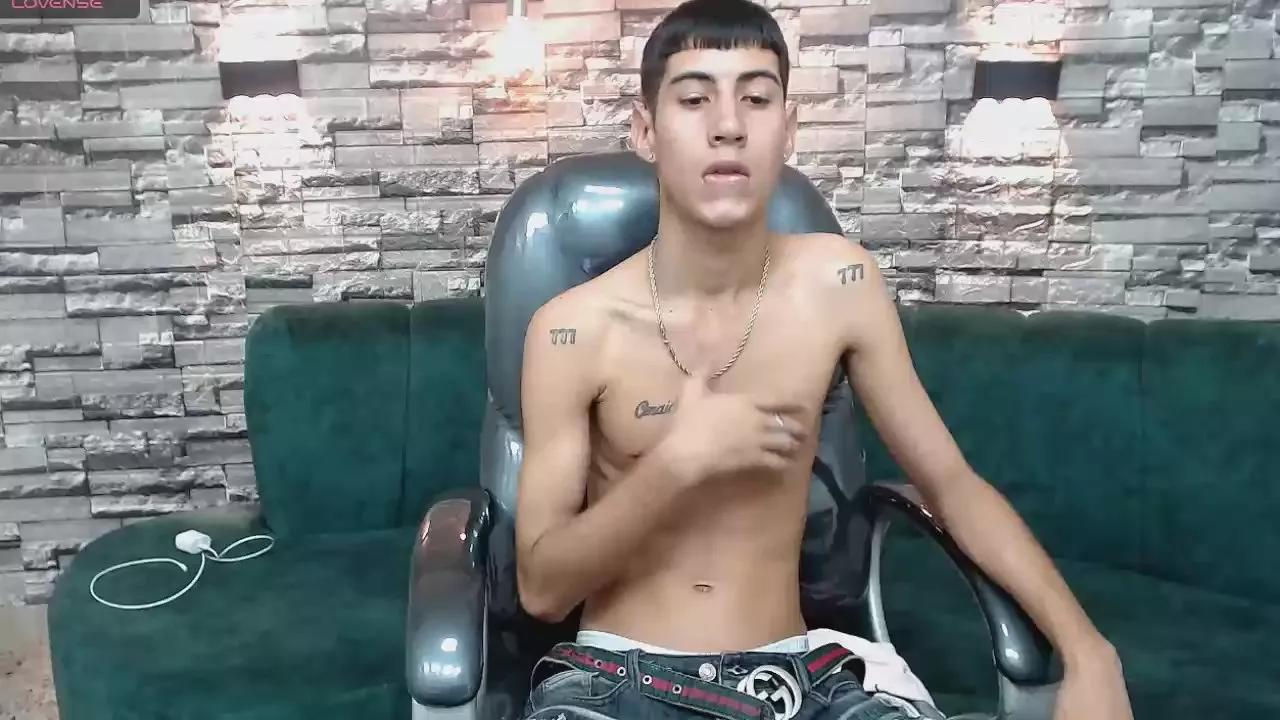 LittleFiree on Cam4 